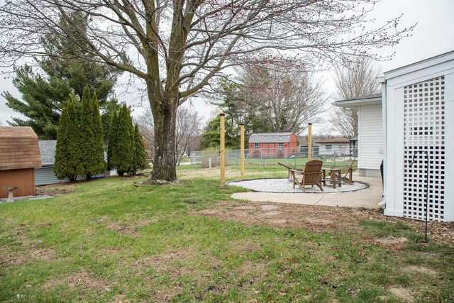 107 Crestwood Ave, Waverly, IA 50677