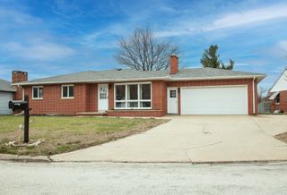 107 Crestwood Ave, Waverly, IA 50677