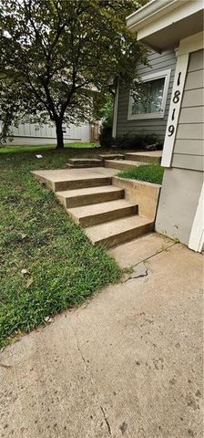 1819 S STAGECOACH Drive, Olathe, KS 66062