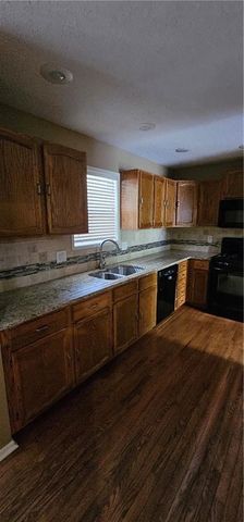 1819 S STAGECOACH Drive, Olathe, KS 66062