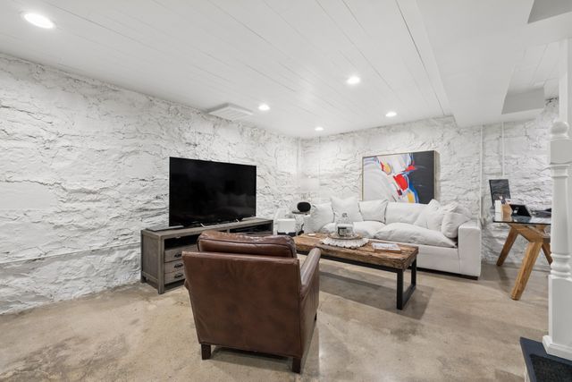 134 Spring Valley Rd, Nashville, TN 37214