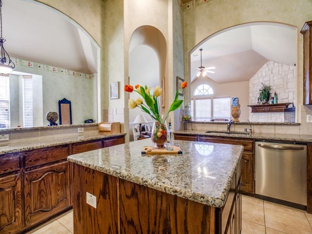 621 Buelwood Court, Desoto, TX 75115