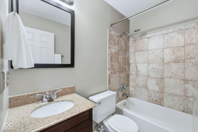 10959 Gate Circle, Fishers, IN 46038