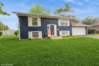 829 Springfield Drive, Roselle, IL 60172