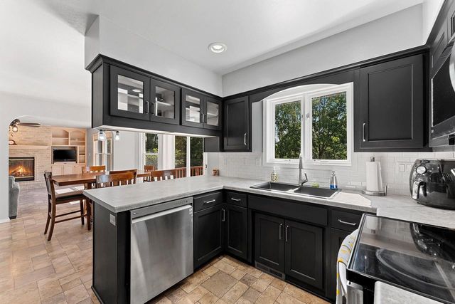 2038 EMERALD DRIVE, Green Bay, WI 54311