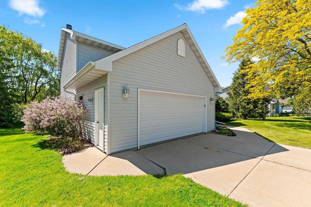 2038 EMERALD DRIVE, Green Bay, WI 54311