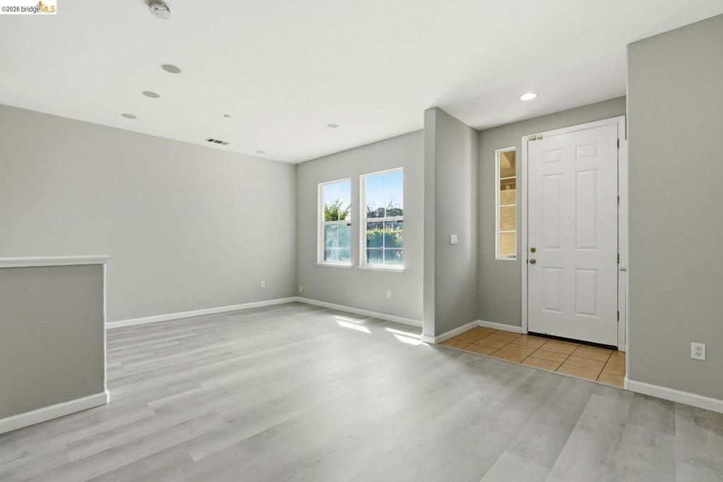 Image 4 of property listing at 214 Carmel ST, San Pablo, CA 94806
