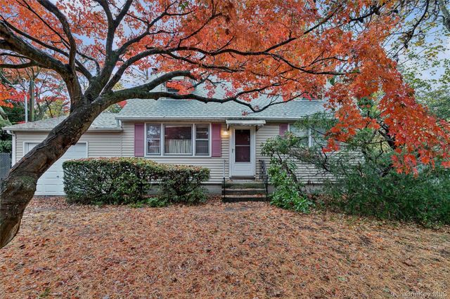 4 Windus Drive, Shirley, NY 11967