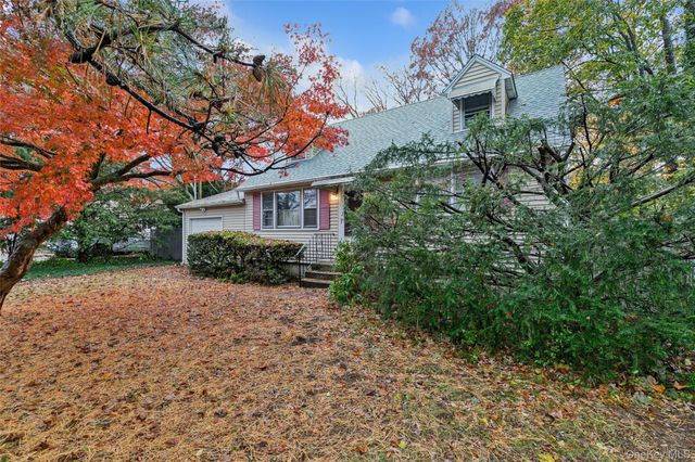 4 Windus Drive, Shirley, NY 11967