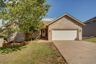 4426 North Shirley Avenue, Springfield, MO 65803