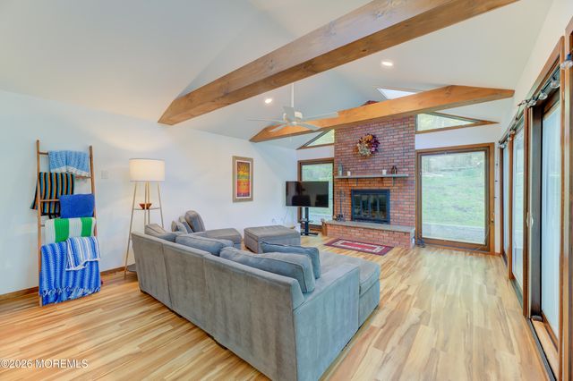 33 Imperia Place, Aberdeen, NJ 07747