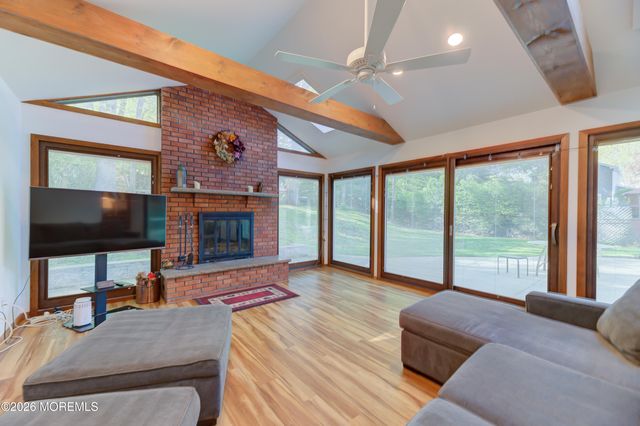 33 Imperia Place, Aberdeen, NJ 07747