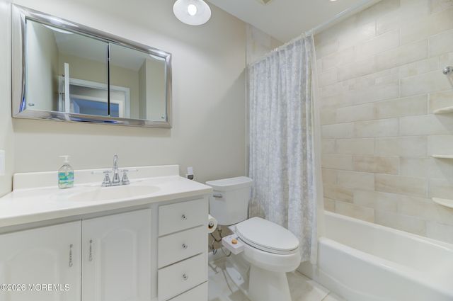 33 Imperia Place, Aberdeen, NJ 07747