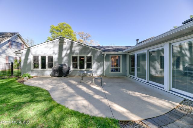 33 Imperia Place, Aberdeen, NJ 07747