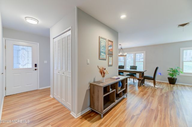 33 Imperia Place, Aberdeen, NJ 07747