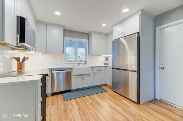 33 Imperia Place, Aberdeen, NJ 07747