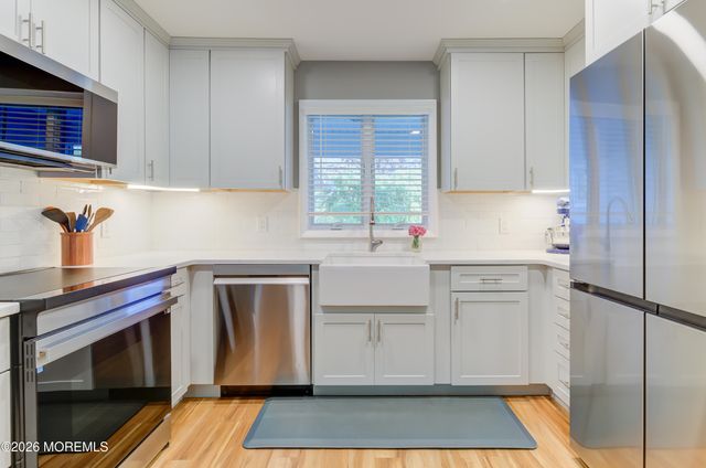 33 Imperia Place, Aberdeen, NJ 07747