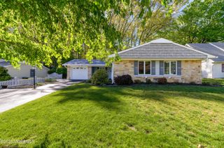 33 Imperia Place, Aberdeen, NJ 07747