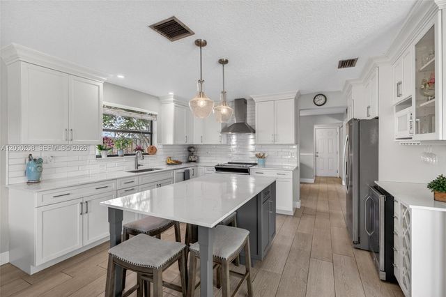 15620 Gauntlet Hall Mnr, Davie, FL 33331