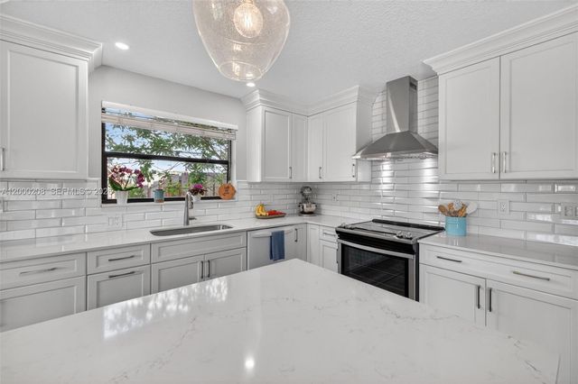 15620 Gauntlet Hall Mnr, Davie, FL 33331