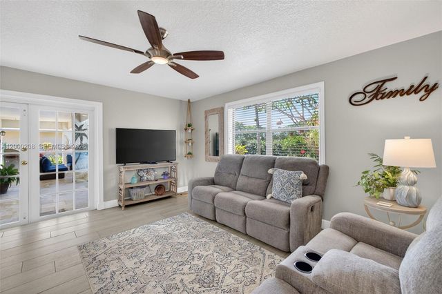 15620 Gauntlet Hall Mnr, Davie, FL 33331