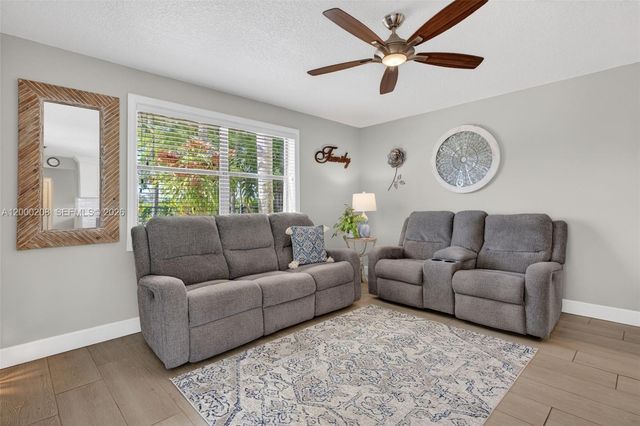 15620 Gauntlet Hall Mnr, Davie, FL 33331