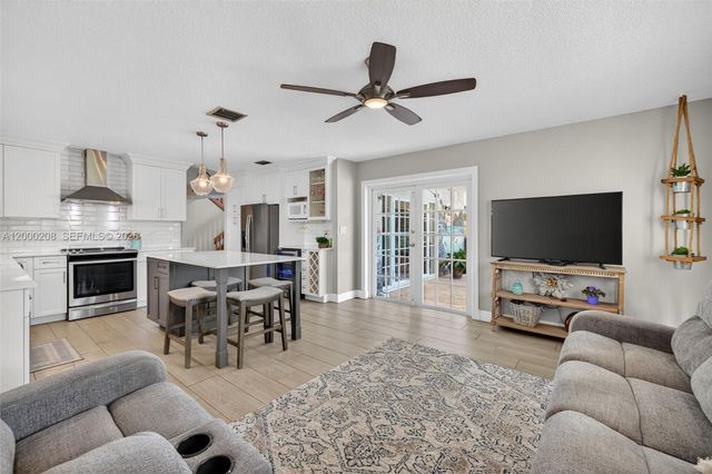 15620 Gauntlet Hall Mnr, Davie, FL 33331