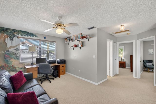 15620 Gauntlet Hall Mnr, Davie, FL 33331