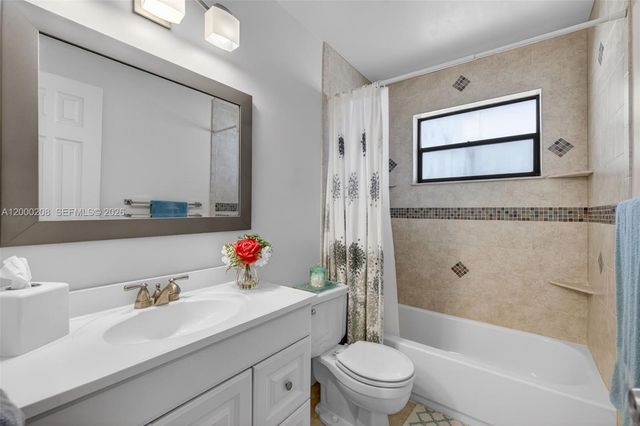 15620 Gauntlet Hall Mnr, Davie, FL 33331