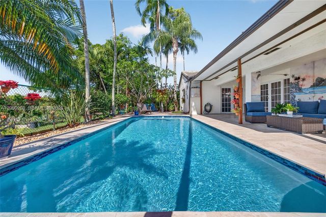 15620 Gauntlet Hall Mnr, Davie, FL 33331