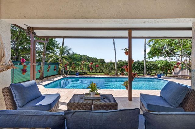 15620 Gauntlet Hall Mnr, Davie, FL 33331