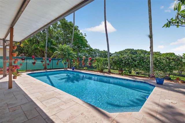 15620 Gauntlet Hall Mnr, Davie, FL 33331