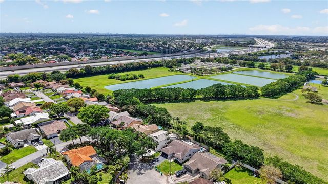 15620 Gauntlet Hall Mnr, Davie, FL 33331