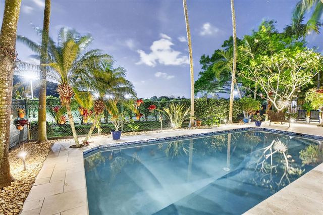 15620 Gauntlet Hall Mnr, Davie, FL 33331