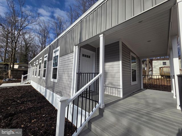 17 SHADYWOOD DR, Quakertown, PA 18951