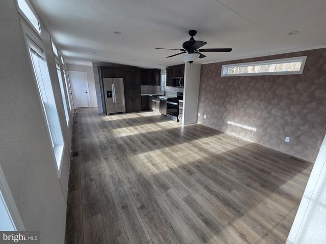 17 SHADYWOOD DR, Quakertown, PA 18951
