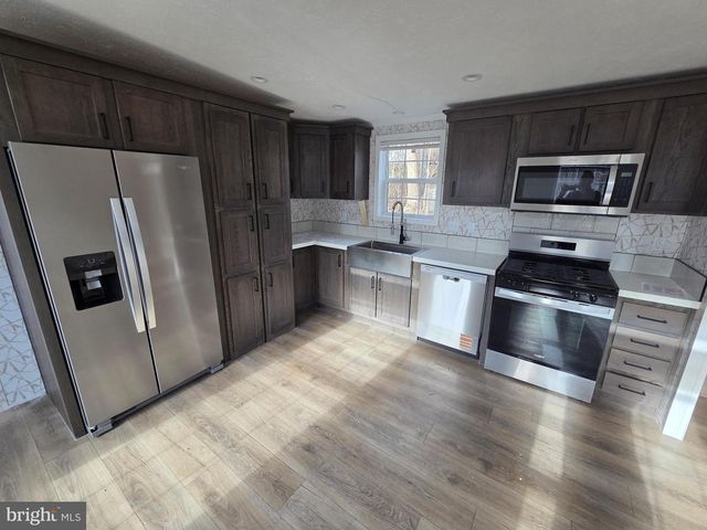 17 SHADYWOOD DR, Quakertown, PA 18951