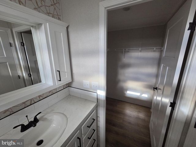17 SHADYWOOD DR, Quakertown, PA 18951