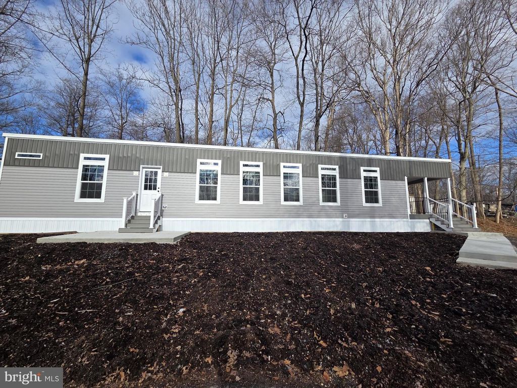 17 SHADYWOOD DR, Quakertown, PA 18951