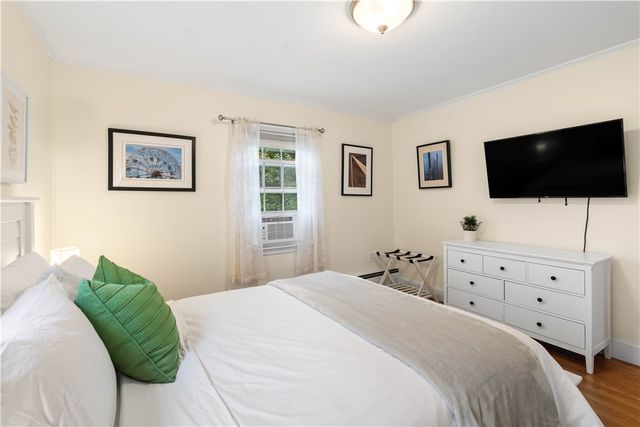 8 Wheeler Avenue, Bristol, RI 02809
