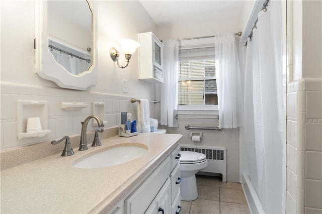 8 Wheeler Avenue, Bristol, RI 02809