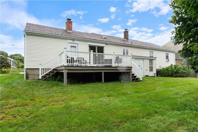 8 Wheeler Avenue, Bristol, RI 02809
