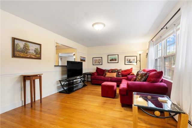 8 Wheeler Avenue, Bristol, RI 02809