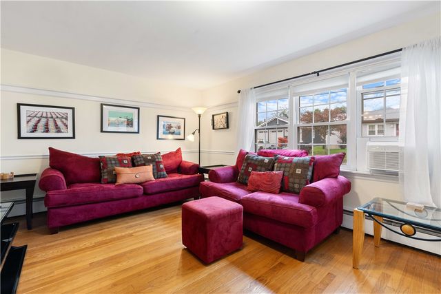 8 Wheeler Avenue, Bristol, RI 02809
