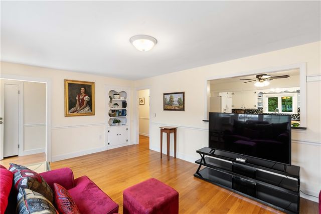 8 Wheeler Avenue, Bristol, RI 02809
