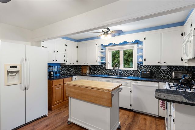 8 Wheeler Avenue, Bristol, RI 02809