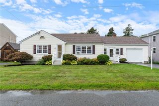 8 Wheeler Avenue, Bristol, RI 02809