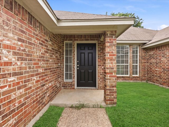 8040 Clear Brook Circle, Fort Worth, TX 76123