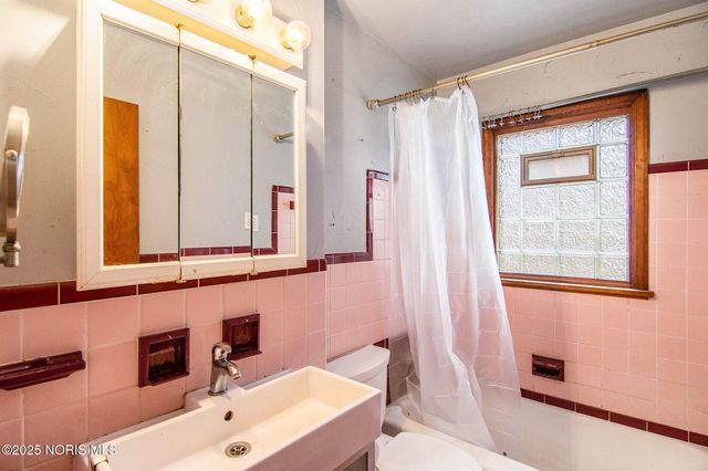 3715 Shelbourne Avenue, Toledo, OH 43613