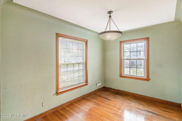 3715 Shelbourne Avenue, Toledo, OH 43613